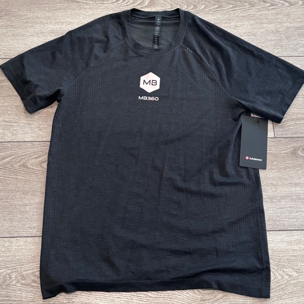 Lululemon Metal Vent Tech Mens Medium Black Life Time Coach Athletic Gym New